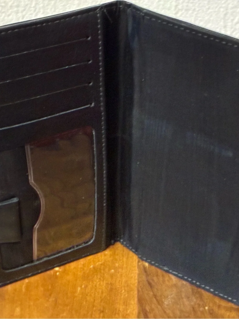 Vintages Harley-Davidson Black Leather Bifold Wallet with Silver Shield Emblem